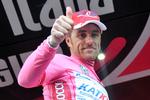 udbrud. Giroens førende rytter Luca Paolini har sandsynligvis ikke tænkt sig at give lykkeriddere alt for lang snor på dagens kuperede etape. 
