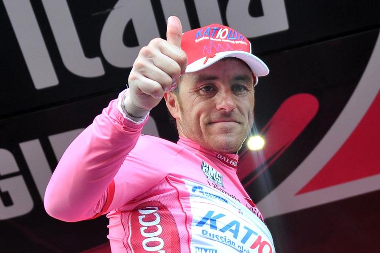 udbrud. Giroens førende rytter Luca Paolini har sandsynligvis ikke tænkt sig at give lykkeriddere alt for lang snor på dagens kuperede etape. 