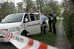 Undersøgelse. Politiet undersøgte i går stedet, hvor den lille pige blev fundet. 