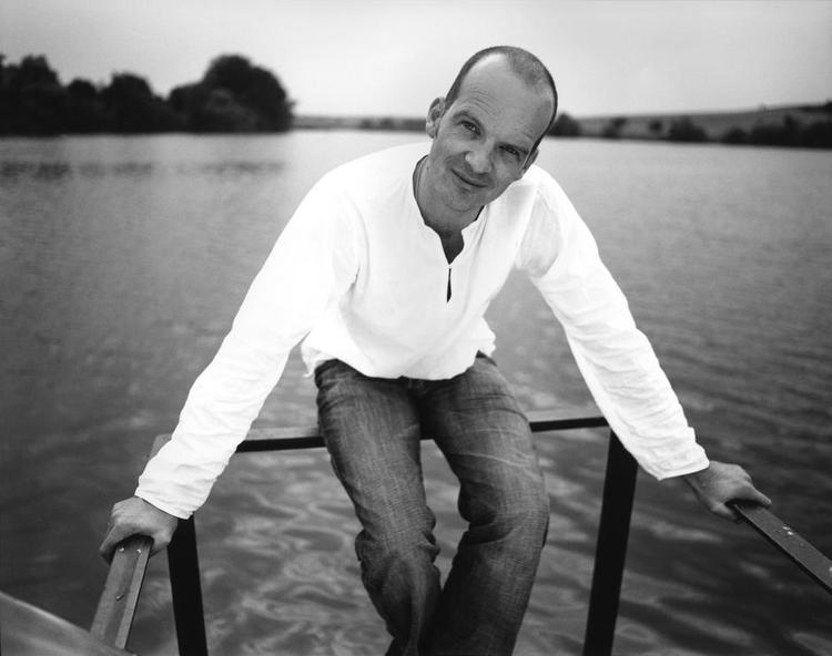 Stjerne. Wolfgang Muthspiel er en af sin generations mest personlige elektriske guitarister og komponister. 