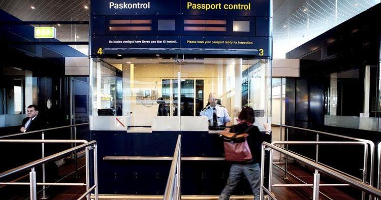 Huskeseddel. Voksne, der rejser til USA med børn, skal have godt styr på reglerne. 