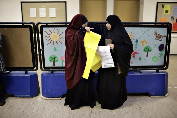 Feminisme. Der er vigtigere kampe at kæmpe for feministerne end dem, der handler om bestyrelsesposter og kvindenetværk. Eksempelvis kampen for de medsøstre, der må leve med flerkoneri. 