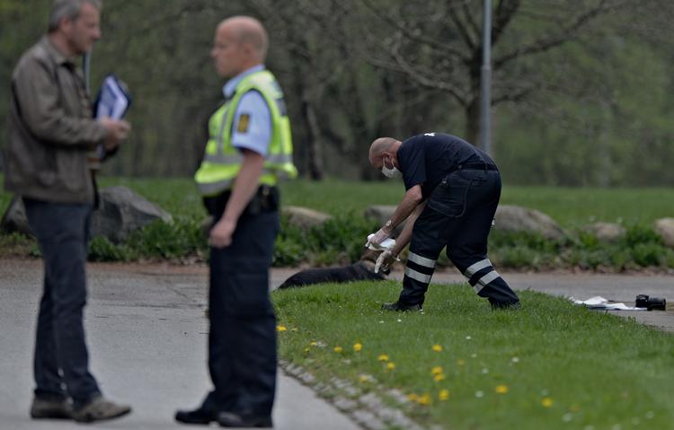 Forældreløs. PIgen var kun få timer gammel, da hun blev fundet i en plastikposte. Kommune og politi forsøger nu at opspore hendes mor. 
