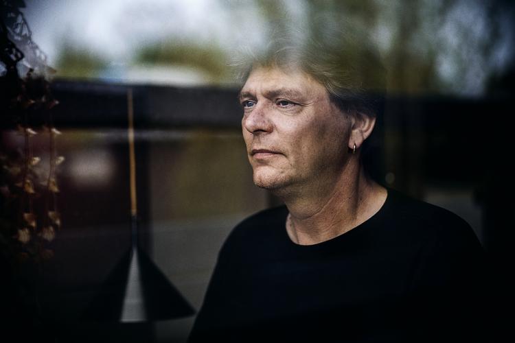 Kritisk. John Dybdahl skal finde et job inden slutningen af august. Ellers står han helt uden indkomst. 