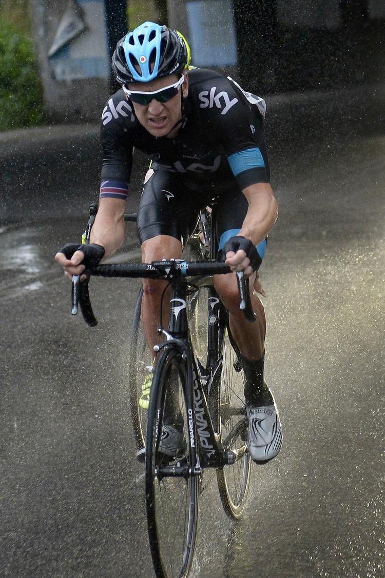 Britiske Bradley Wiggins styrtede som mange af de andre ryttere under dagens etape af Giro d'Italia. 