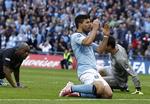 Øv. Manchester City's Sergio Aguero ærgrer sig over en spildt chance. 