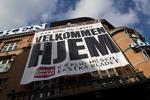 Opmærksomhed. Frigivet gidsel hjemvendt fra Somalia takker for opmærksomhed og hjælpenfra offentligheden, men beder nu og fred og ro. 