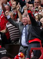 Titeljubel. Når Alex Ferguson har jublet på sidelinjen, har det ofte været i selskab med Rene Meulensteen, men spørgsmålet er, om hollænderen også skal assistere David Moyes. 