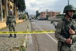 GERNINGSSTED. Tyrkiske soldater nær et af de steder i Reyhanli, hvor bilbomber eksploderede. 