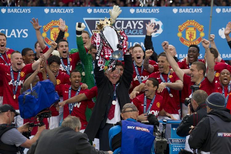 TROFÆET. Efter hjemmekampen mod Swansea fik Manchester United beviset på, at klubben atter var blevet engelsk mester. 