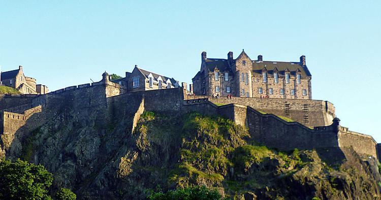 Edinburgh_Castle_from_the_N