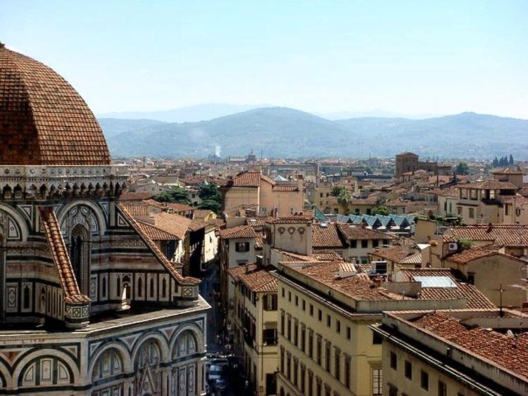 Firenze. Som Carlo A. Martiglis første spændingsroman 'Den sidte vogter', udspiller handlingen i 'Kætteren' sig i renæssancens Firenze. 