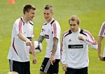 Ja. Det kunne Agger sådan set godt se for sig. Eriksen i Liverpool. Her ses Eriksen og Agger i selskab med Bendtner til træning i Polen forud for EM. 