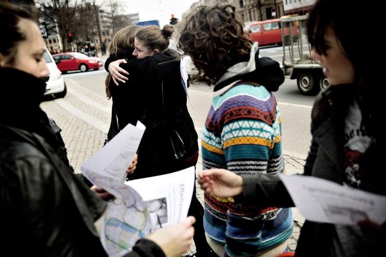 Venner af den 28-årige Martin Svejgaard Helbo har siden hans forsvinden ledt efter deres ven. Politiet er nu næsten 100 procent sikker på, at det lig, man i går bjærgede i Københavns Havn, er Martin Svejgaard Helbo. 