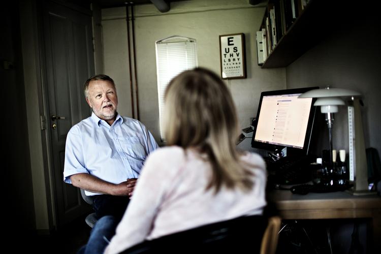 modstand. De praktiserende lægers formand Henrik Dibbern vil ligesom andre læger aflevere sit ydernummer 1. september, med mindre regeringen dropper sit lovforslag om den almene praksis. 