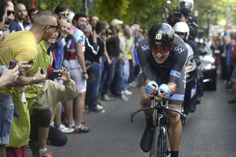 Fremad. Bradley Wiggins var et minut efter Nibali ved første mellemtid, men sluttede stærkt og kom i mål i næstbedste tid, mens den nye førende rytter blev nummer fire på dagens etape. 