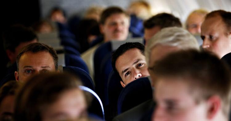 Danske flypassagerer undgår helst snak med sidemanden. 