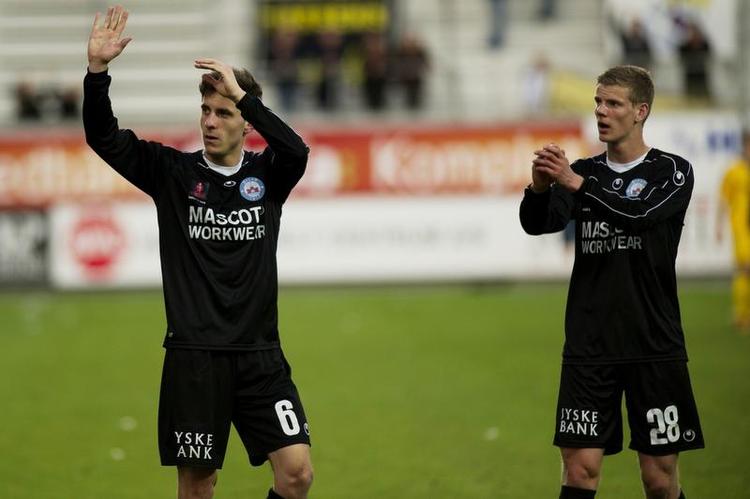 TEORETISK. Det kræver seks point og en hulens masse mål, hvis Daniel Pedersen og Ari Mohr Vidarsson skal redde Silkeborg fra nedrykning. 