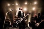 volbeat. Frontfigur Michael Poulsen ved en koncert i Store Vega i vinter. De øvrige faste medlemmer er Anders Kjølholm på bassen og Jon Larsen på trommer, ligesom bandet for nylig har oprustet med en ekstra guitarist, amerikaneren Rob Caggiano. 