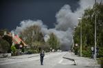 Giftigt. Man skal ikke gå på arbejde, hvis luften udenfor føles forkert i det område, der er berørt efter storbrand, lyder det fra politiet i Aarhus. 