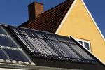 Handelskrig. Det vil fordyre et solcelleanlæg til en villa med omkring 10.000-15.000 kroner, hvis EU-kommissionen i dag får opbakning til at indføre en straftold på billige anlæg fra Kina. 