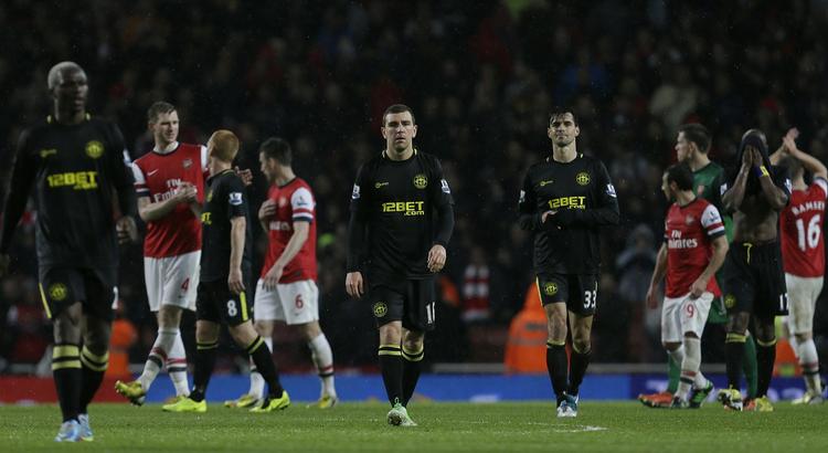 NEDRYKNING. Med en sejr på 4-1 er Arsenal tæt på kvalifikation til Champions League, mens Wigan trods nedrykning skal spille Europa League som pokalvinder. 