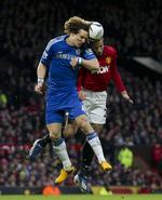 hjerteklub. Davis Luiz (tv) spiller nu over for de største stjerner i Premier League for Chelsea. Men hjertet tilhører stadig i høj grad også den tidligere klub i karrieren, Benfica, som englænderne møder i aftenens Europa League-finale. 