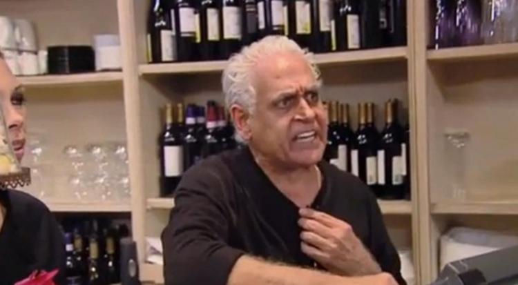 Madprogram. Gordon Ramsey opgav i programmet 'Kitchen Nightmares' at hjælpe restaurantejerne Amy og Samy Bouzaglo (billedet) . Nu går de amok på facebook. 