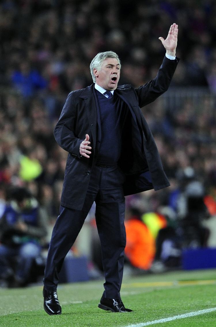 rolig. Carlo Ancelotti regnes for en af fodboldverdenens bedste trænere. Han skal tale med sin klub, PSG, om fremtiden, mens han rygtes væk. 