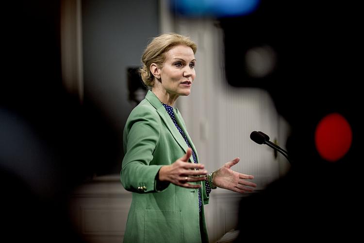 Løsning. Thorning-Schmidts indgreb på dagpengeområdet har skabt en kant til både de radikale, Venstre og Enhedslisten, skriver Peter Mogensen. 