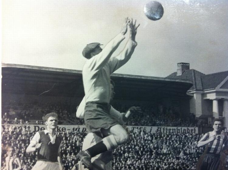 ÍNDGREB. I 1951 var Eigil Nielsen målmand, da K.B. for første gang nogen sinde rykkede ud af den bedste danske fodboldrække. 