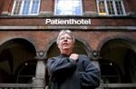Forurening. Rigshospitalets patienthotel er blandt de bygninger, hvor vægge, lofte og gulve er forurenet med bly og pcb. Forureningen har ifølge Rigshospitalet ikke påvirket patienternes helbred. Her er det tidligere patient Else Rasmussen. 