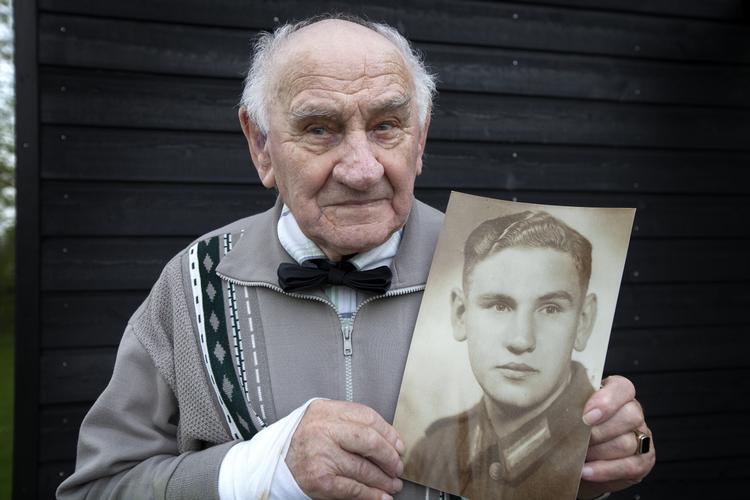 SOLDAT. Wilhelm Kraft fik aldrig at vide, hvorfor han skulle grave tre store huller. 