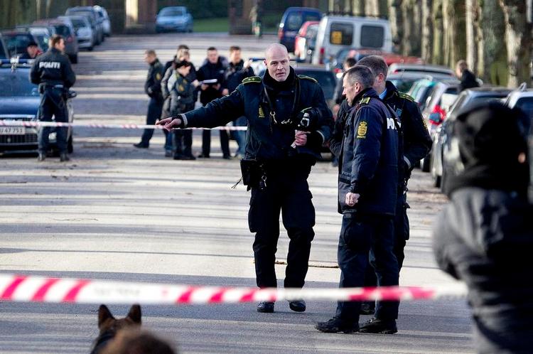 Kritik. Tidligere undersøgelser viser, at især politibetjente ikke tør kritisere forholdene på deres arbejdsplads. Hver uge modtager deres fagforening hen-vendelser med medlemmer, der ikke tør stå frem med problematiske sager. 