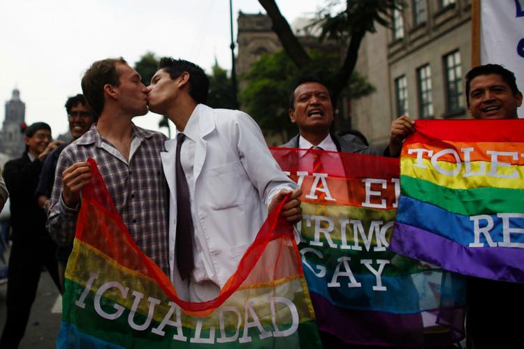 HOMOSEKSUELLE. EU har på den internationale dag mod homofobi offentliggjort en omfattende rapport om homoseksuelles forhold. 