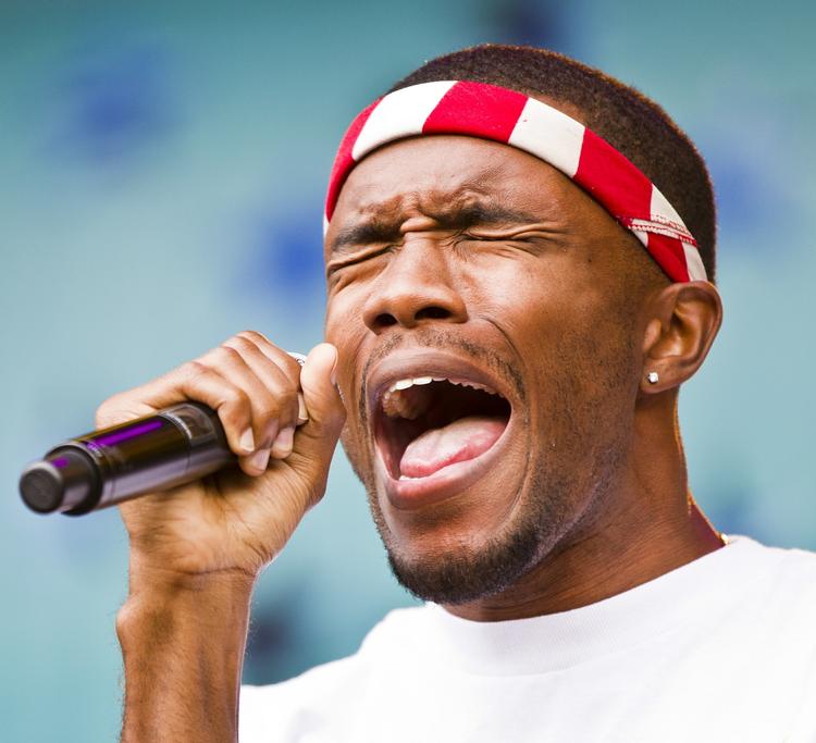 Kometkarriere. Frank Ocean har på et år skabt sig et internationalt navn. Berømmelsen fik endnu et nøk, da han via Tumblr annoncerede, at han var forelsket i én af samme køn. 
