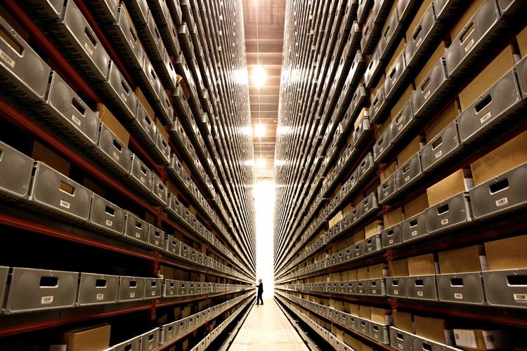 TYVERI. To mænd har tilsyneladende begået danmarkshistoriens største tyveri af uerstatteligt historisk materiale i Rigsarkivet. 