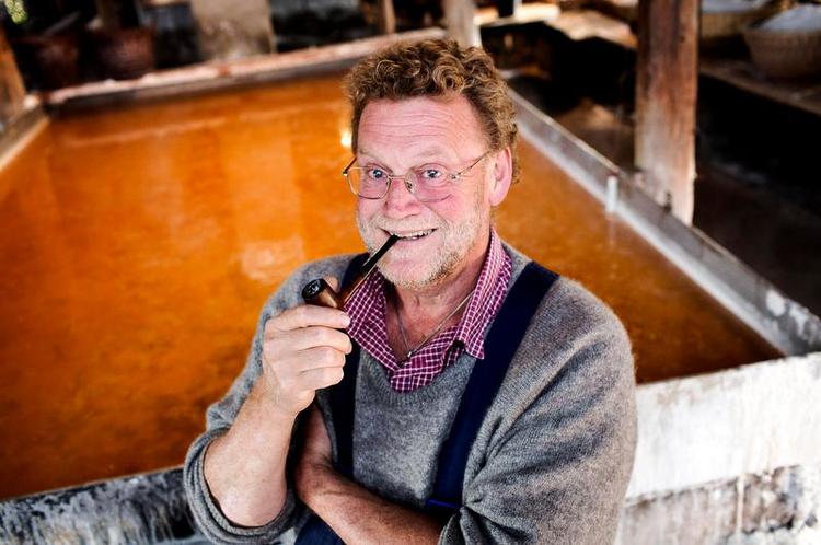 Saltmanden. Poul Christensen er en intiativrig mand. Ikke alene står han bag Læsøs saltsyderi, men han har også været med til at omdanne en kirke til et wellness-center. FOTO: Per Folkver 