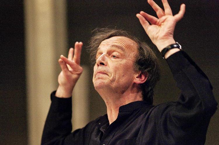 Messe. Lars Ulrik Mortensen dirigerer når Bachs Messe i h-mol opføres i Garnisons Kirken. 