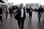 JOBSKABELSE. FOA's formand Dennis Kristemnsen kan ikke forstå, at det offentlige forsøger at oprette nye jopb, når de bare kunne ansætte de fyrede i deres gamle job. 