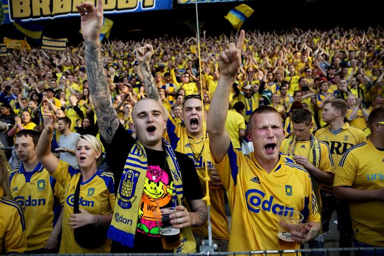 udsolgt. Mange Brøndby-fans har tænkt sig at tage til Horsens for at følge klubbens overlevelseskamp i Superligaen, selv om der ikke er flere billetter til stadion i det østjyske. 