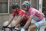 vinderne. På dagens etape gjorde Mark Cavendish (tv.) og Vincenzo Nibali (th.) kortvarigt hinaden følgeskab, og det samme var tilfældet efter etapen, da de var på podiet som henholdsvis etapevinder og førende. 