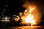 Uro. Heldigvis var politiet modne i deres håndtering af uroen både under 'Reclaim the Streets'-festen og rydningen af det besatte hus på jagtvej. 