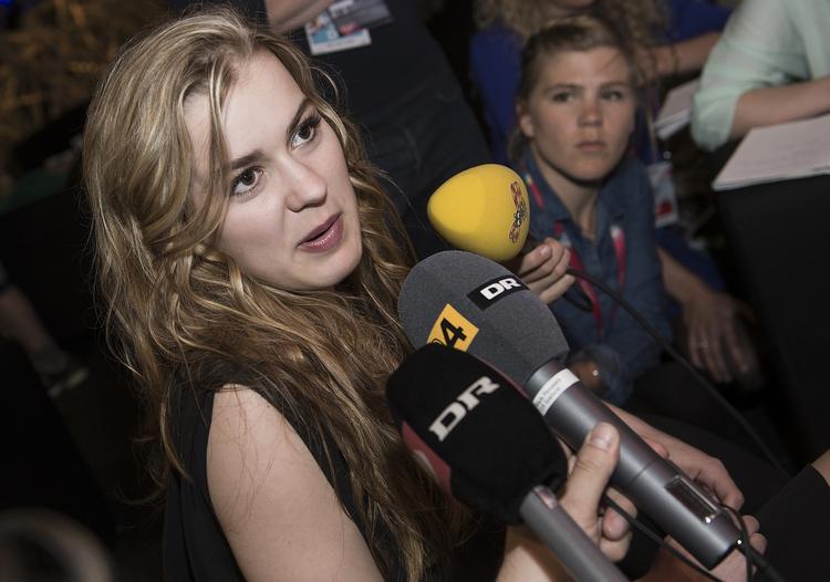 Stjernefrø. Emmelie de Forest må leve med favoritværdigheden inden aftenens store show. 