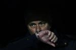 Træner. En utilfreds Jose Mourinho - vel at mærke mens han stadig havde lov til at sidde på bænken. 