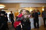 Popularitet. Helle Thorning-Schmidt havde en følelsesladet 1. maj, som begyndte med knus og sluttede med buh-råb. 