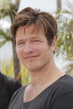 Juryformand Thomas Vinterberg smiler til fotograferne i forbindelse med præsentationen af Un Certain Regard-programmet. 