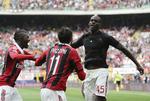 målscorer. Mario Balotelli (th) har fundet spilleglæden igen i Milan, selv om han er blevet mål for racistiske tilskueres tilråb. 