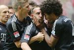 4-3. Franck Ribery (midt) scorede to gange i endnu en magtdemonstration af Bayern München, der blev godt udfordret i kampen mod Mönchengladbach. 