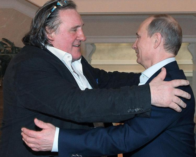 Ros. Putin forsøger at bringe bare en lille snert af værdighed tilbage til det russiske folk, siger Gérard Dépardieu. 